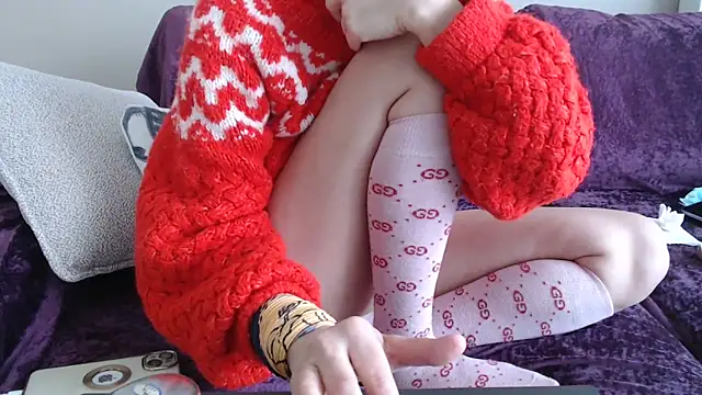 Snapshot of Galadriel chatting on February 14, 8:52 am Galadriel online show from February 14, 8:52 am