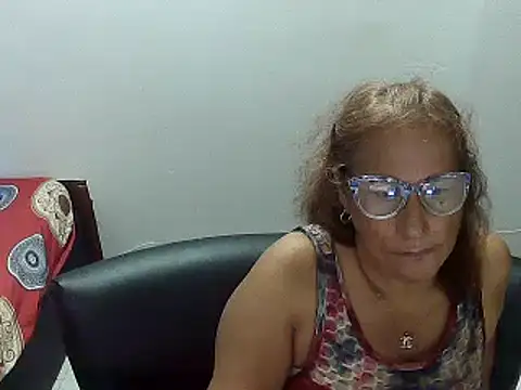 Snapshot of charrysexy1 chatting on December 11, 10:06 pm charrysexy1 online show from December 11, 10:06 pm