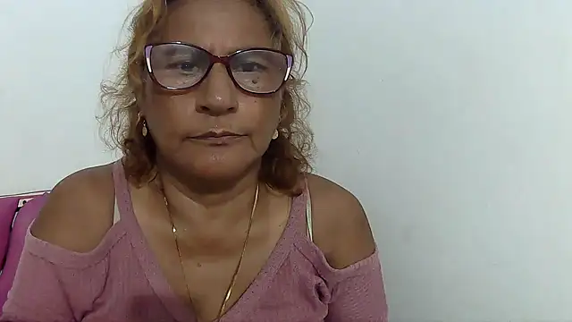 charrysexy1 online show from April 14, 11:44 pm