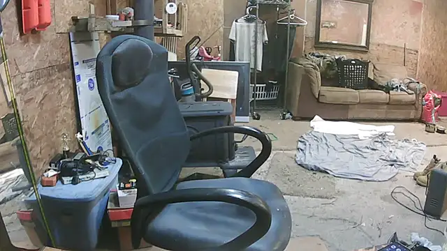 Snapshot of hardcok4u2abuse40 chatting on January 17, 3:17 pm hardcok4u2abuse40 online show from January 17, 3:17 pm