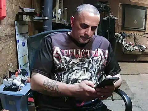 Snapshot of hardcok4u2abuse40 chatting on February 15, 10:58 am hardcok4u2abuse40 online show from February 15, 10:58 am