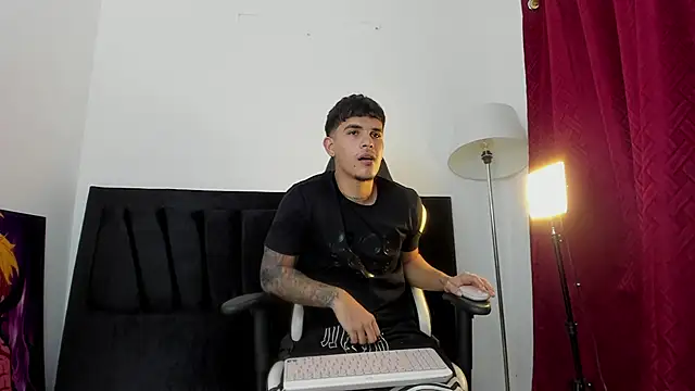 Snapshot of Evan_stoner chatting on October 9, 3:59 am Evan stoner online show from October 9, 3:59 am