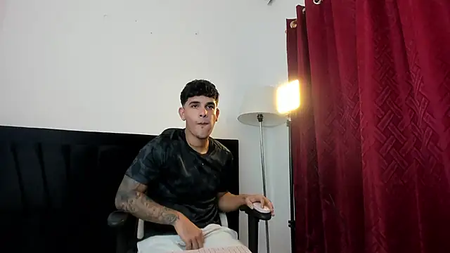 Snapshot of Evan_stoner chatting on October 15, 3:28 am Evan stoner online show from October 15, 3:28 am