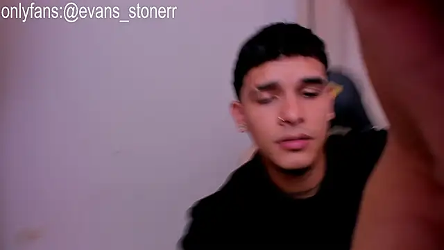 Snapshot of Evan_stoner chatting on April 1, 4:46 am Evan stoner online show from April 1, 4:46 am