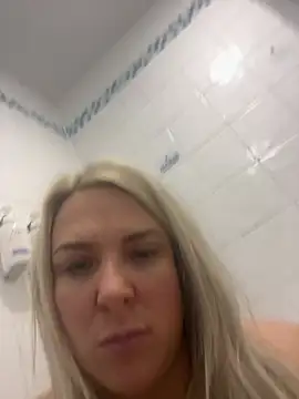 Bustyblondebabe32 online show from March 20, 2:11 pm