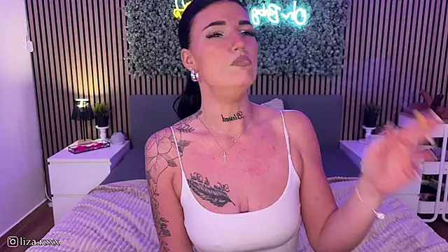 LizaRoxx online show from October 3, 7:44 pm