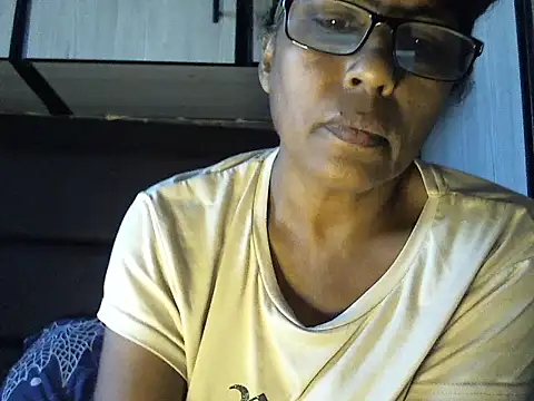 Snapshot of MsAttitude chatting on February 19, 6:31 am MsAttitude online show from February 19, 6:31 am