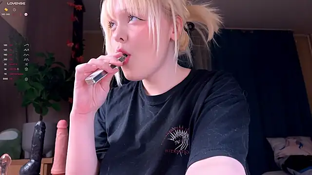 LisaLaas online show from December 13, 10:04 pm