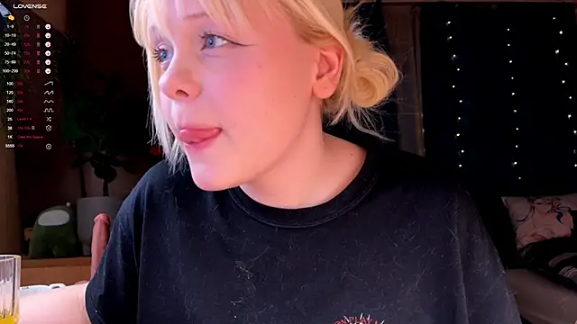 LisaLaas online show from December 14, 2:55 pm