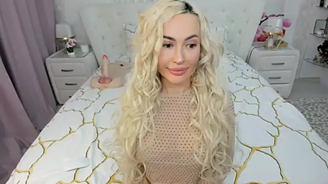 Snapshot of HottieSweetBritney chatting on January 17, 12:48 am HottieSweetBritney online show from January 17, 12:48 am