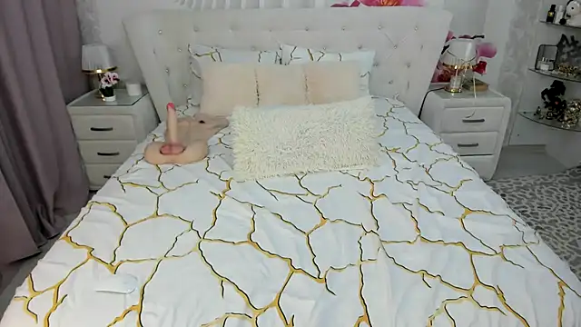 Snapshot of HottieSweetBritney chatting on February 4, 1:55 am HottieSweetBritney online show from February 4, 1:55 am