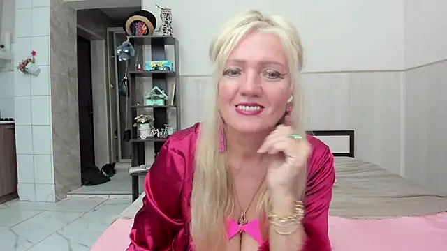 Snapshot of TrueFoxyyy chatting on October 11, 2:15 pm TrueFoxyyy online show from October 11, 2:15 pm