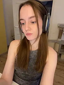 Snapshot of malyshhka chatting on December 6, 11:44 am malyshhka online show from December 6, 11:44 am