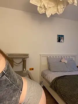 Snapshot of malyshhka chatting on December 7, 12:35 pm malyshhka online show from December 7, 12:35 pm