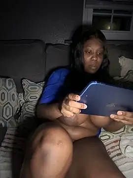 Snapshot of 1Topgyal chatting on February 7, 4:27 am 1Topgyal online show from February 7, 4:27 am