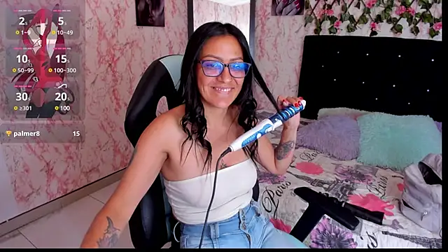 Snapshot of alma_blue chatting on December 6, 11:03 pm alma blue online show from December 6, 11:03 pm