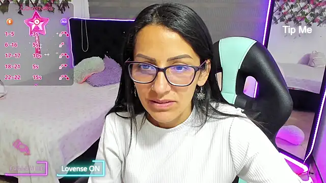 alma blue online show from December 13, 10:37 pm