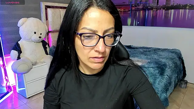 Snapshot of alma_blue chatting on February 11, 11:21 pm alma blue online show from February 11, 11:21 pm