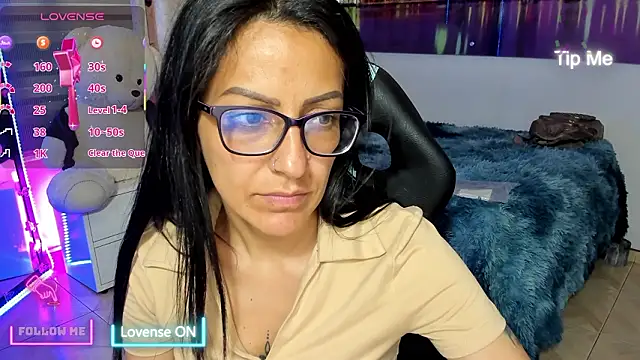 Snapshot of alma_blue chatting on February 12, 10:27 pm alma blue online show from February 12, 10:27 pm