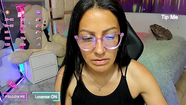 Snapshot of alma_blue chatting on March 6, 10:39 pm alma blue online show from March 6, 10:39 pm