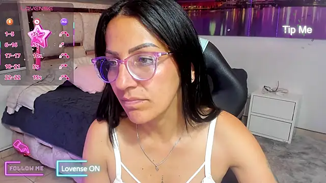 Snapshot of alma_blue chatting on March 7, 11:46 pm alma blue online show from March 7, 11:46 pm