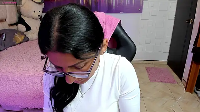 Snapshot of alma_blue chatting on March 21, 11:08 pm alma blue online show from March 21, 11:08 pm
