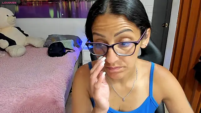 Snapshot of alma_blue chatting on March 23, 10:36 pm alma blue online show from March 23, 10:36 pm