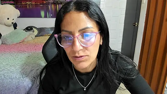 Snapshot of alma_blue chatting on March 28, 11:48 pm alma blue online show from March 28, 11:48 pm