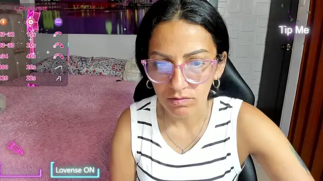 Snapshot of alma_blue chatting on April 7, 11:59 pm alma blue online show from April 7, 11:59 pm