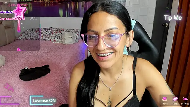 Snapshot of alma_blue chatting on April 8, 11:16 pm alma blue online show from April 8, 11:16 pm