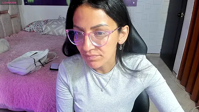 Snapshot of alma_blue chatting on April 16, 10:12 pm alma blue online show from April 16, 10:12 pm