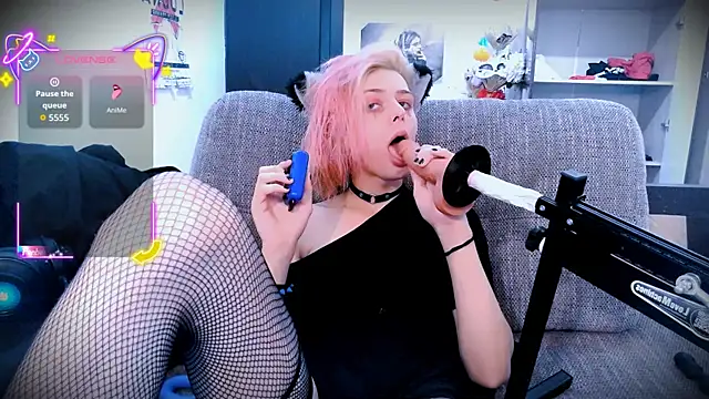 Littlepinkcat online show from October 2, 11:12 pm