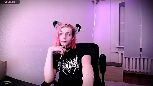 Snapshot of Littlepinkcat chatting on February 6, 12:59 am Littlepinkcat online show from February 6, 12:59 am