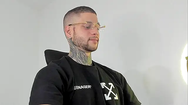  jamesleandros1 online show from September 30, 2:05 am