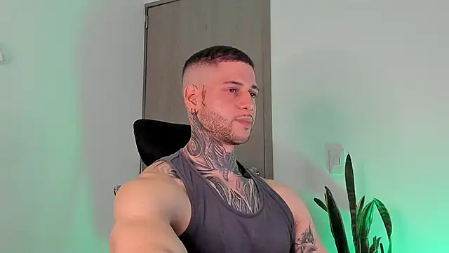  jamesleandros1 online show from February 4, 4:07 am