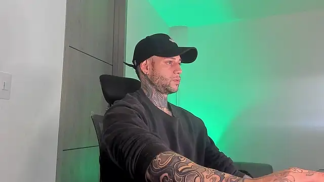  jamesleandros1 online show from May 9, 3:45 am