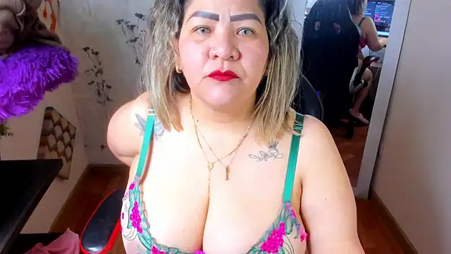 Snapshot of Dalessa_Bigtits chatting on March 10, 12:18 am Dalessa Bigtits online show from March 10, 12:18 am