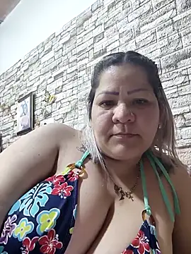 Snapshot of Dalessa_Bigtits chatting on March 19, 11:20 pm Dalessa Bigtits online show from March 19, 11:20 pm