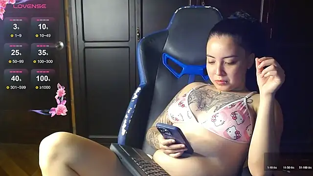 Snapshot of jaydensalvatore_ chatting on February 15, 10:06 pm jaydensalvatore online show from February 15, 10:06 pm