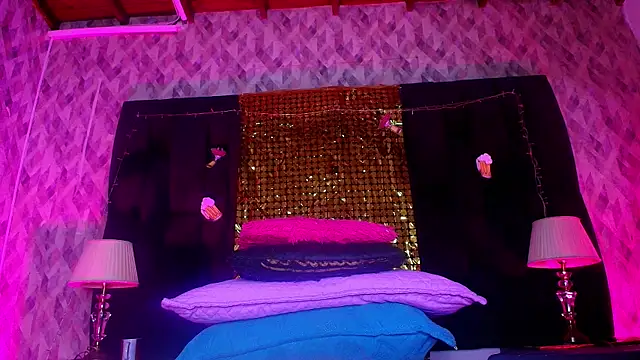 naomi kyse online show from September 12, 3:06 am