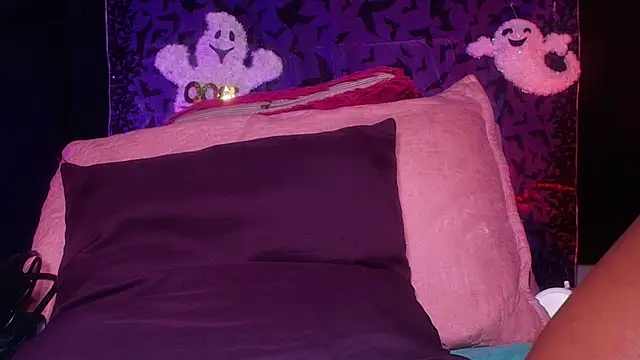 naomi kyse online show from October 22, 3:07 am