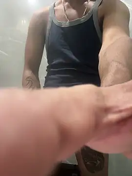 Snapshot of sunny27 chatting on March 7, 6:57 am sunny27 online show from March 7, 6:57 am