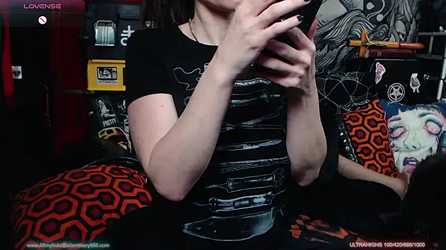 Snapshot of Silentmary chatting on January 22, 4:13 am Silentmary online show from January 22, 4:13 am