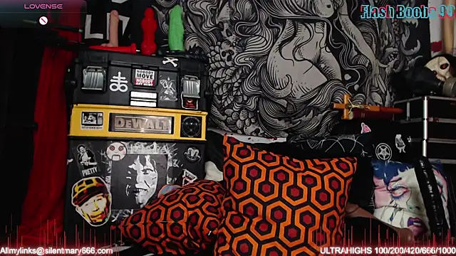 Snapshot of Silentmary chatting on March 19, 12:59 am Silentmary online show from March 19, 12:59 am