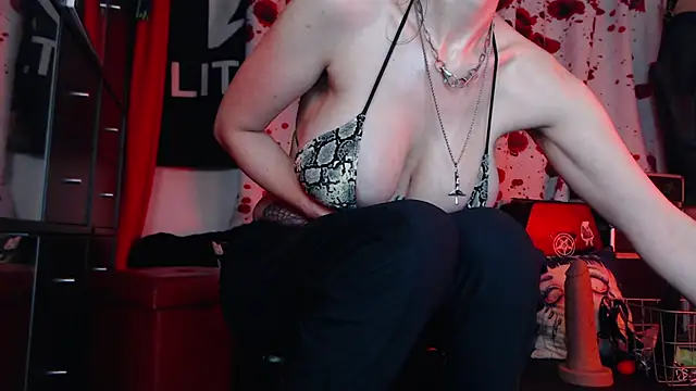 Snapshot of Silentmary chatting on September 27, 7:35 am Silentmary online show from September 27, 7:35 am