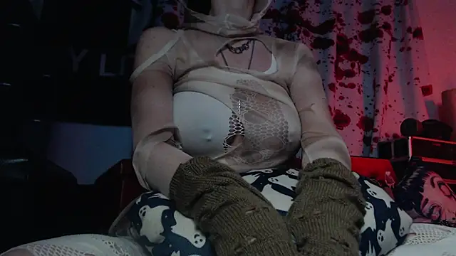 Snapshot of Silentmary chatting on October 31, 3:40 am Silentmary online show from October 31, 3:40 am