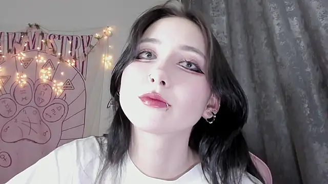 Snapshot of Holy420lolii chatting on October 25, 6:35 pm Holy420lolii online show from October 25, 6:35 pm