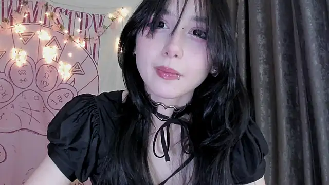 Snapshot of Holy420lolii chatting on December 4, 2:37 pm Holy420lolii online show from December 4, 2:37 pm