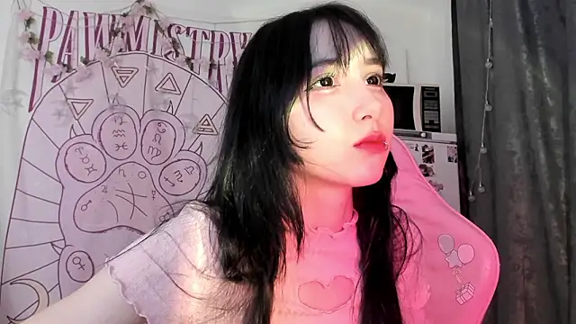 Snapshot of Holy420lolii chatting on February 3, 6:46 pm Holy420lolii online show from February 3, 6:46 pm