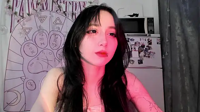 Snapshot of Holy420lolii chatting on February 5, 7:18 pm Holy420lolii online show from February 5, 7:18 pm